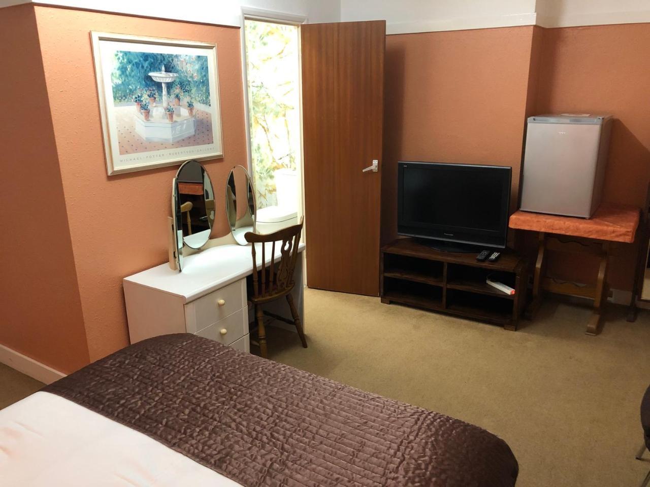 Grove End Hotel วัตฟอร์ด ภายนอก รูปภาพ